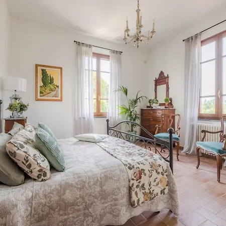 Villa Elegant In Orentano