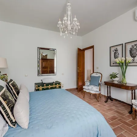 Elegant In Villa Orentano