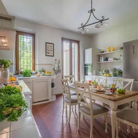 Villa In Tuscany Near Pisa With Pool *