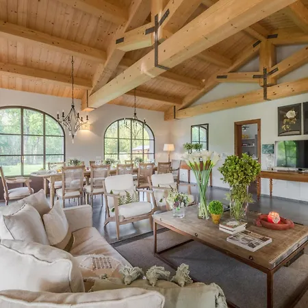 Villa Elegant In Orentano