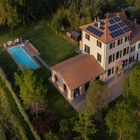 Villa Elegant In Orentano