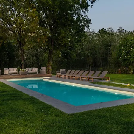 Villa Elegant In *