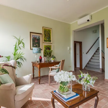 Villa Elegant In Orentano